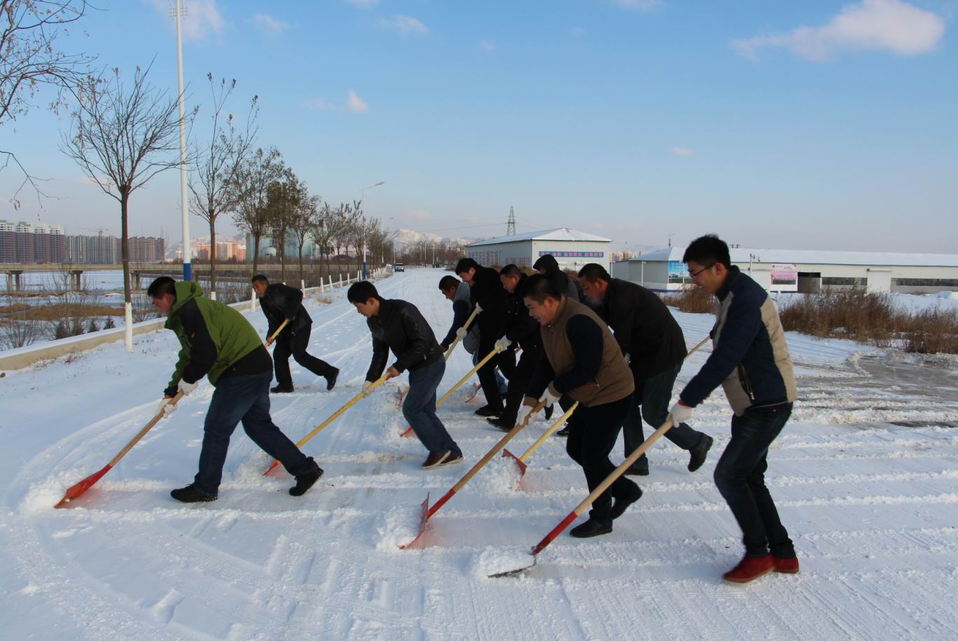 20151123 厂区除雪